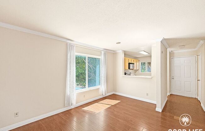 Modern Second-Story 2B/2BA in the Heart of San Diego with Resort-Style Amenities.