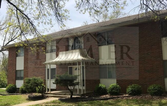 8036 Campbell St, Kansas City, MO 64131  -2 bedroom / 1 bath apartment in a 4 plex building - $825 + $25 water fee -Ready NOW
