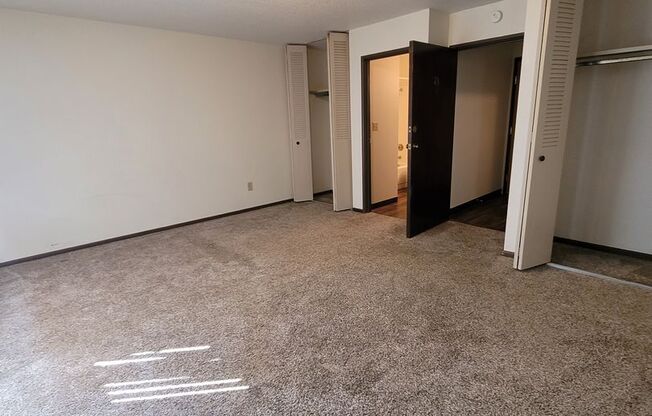 3 beds, 2 baths, 955 sqft, $1,125, Unit 1010-07
