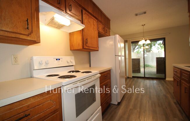 2 beds, 1.5 baths, $850