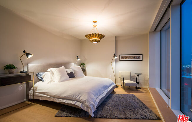 2 beds, 2.5 baths, 1,720 sqft, $6,500