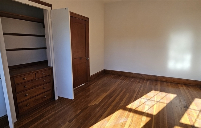 3 beds, 1 bath, 1,000 sqft, $2,950, Unit 2