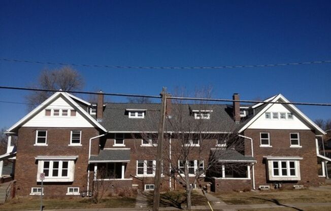 Beautiful & Spacious 3 Bedroom Townhome in Midtown