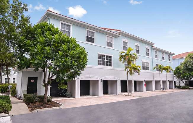 Garage Parking Available | Floresta