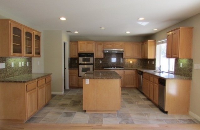 Beautiful 5 Bedroom 4 Bathroom Home in West Irvine