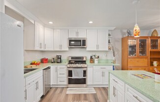 5711 Owensmouth Avenue