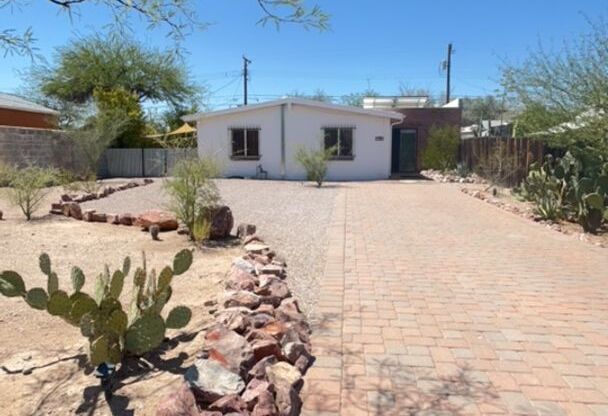 Close to University of Arizona