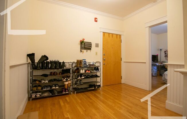 4 beds, 2 baths, $5,300, Unit 1