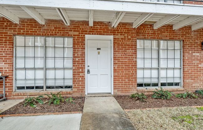 1 bed, 1 bath, 724 sqft, $1,015, Unit F22
