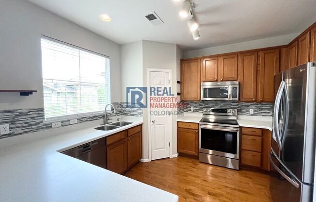 9633 E 5 AVE