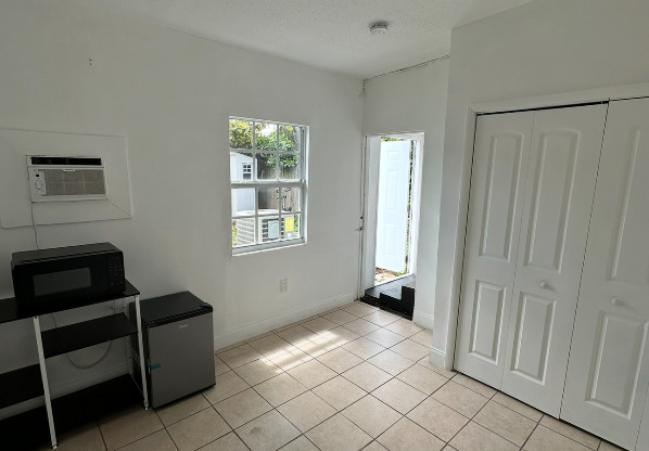3340 NW 17 ST