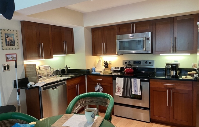 2 beds, 2 baths, 950 sqft, $3,700, Unit 811