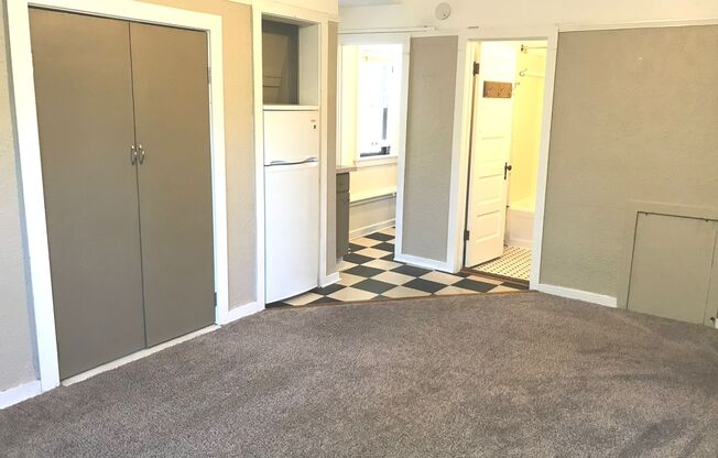 Studio, 1 bath, $745, Unit 32