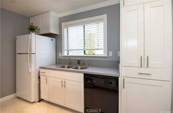 2 beds, 3 baths, 1,290 sqft, $3,200, Unit 5