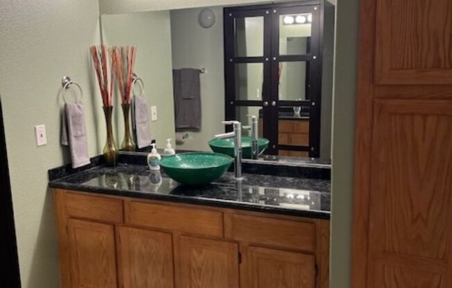 1 bed, 1 bath, $1,600