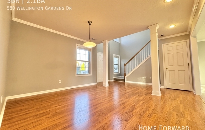 580 WELLINGTON GDNS DR