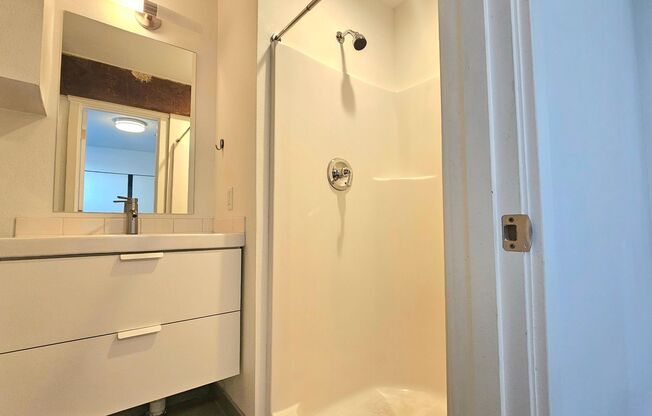 Studio, 1 bath, 275 sqft, $930, Unit B13-B