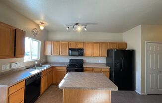 4 beds, 3.5 baths, $2,295