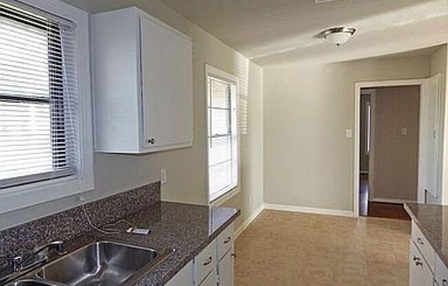3 bed / 1 bath home in South Houston - Move in Ready!