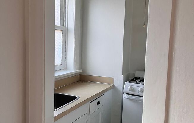 Studio, 1 bath, 332 sqft, $950, Unit 314