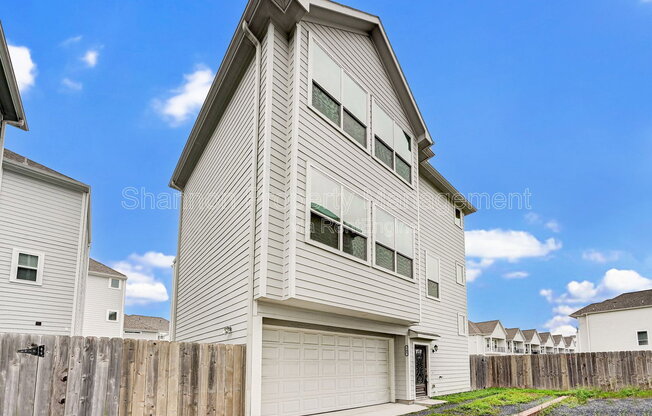 705 LINK RD