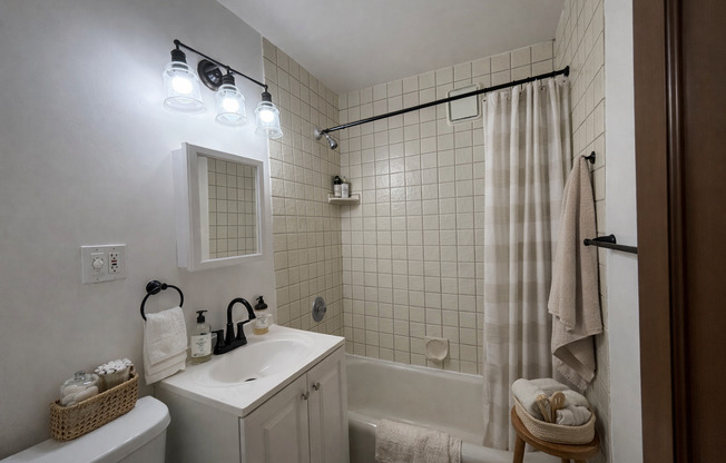 Jack Lan & Verah Apartments