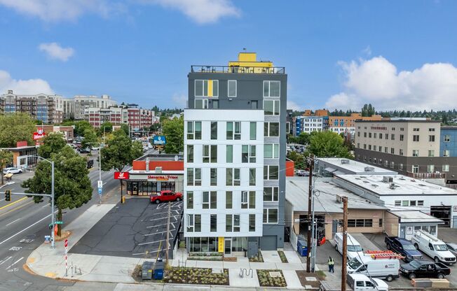 Studio, 1 bath, 261 sqft, $1,395, Unit 406