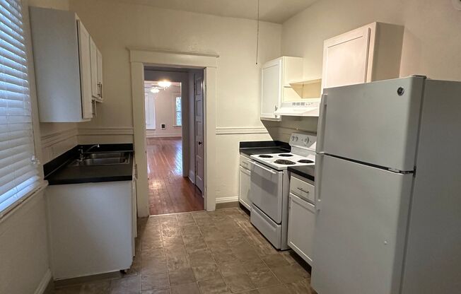 2 beds, 1 bath, 1,300 sqft, $2,375, Unit 0515-2