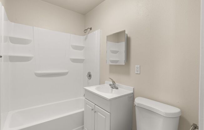 Studio, 1 bath, 450 sqft, $1,600