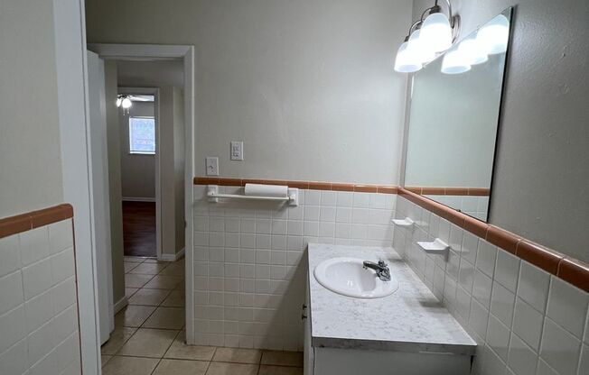 2 beds, 1 bath, $750