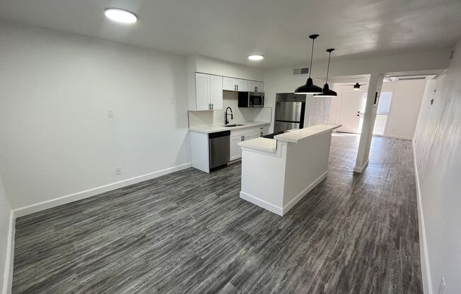 2 beds, 2 baths, 977 sqft, $1,595, Unit 18