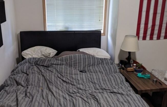2 Bedroom 1 Bath Condo in Cordata Area!