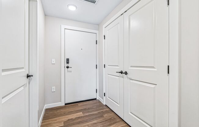 Studio, 1 bath, 542 sqft, $1,465, Unit 3-203