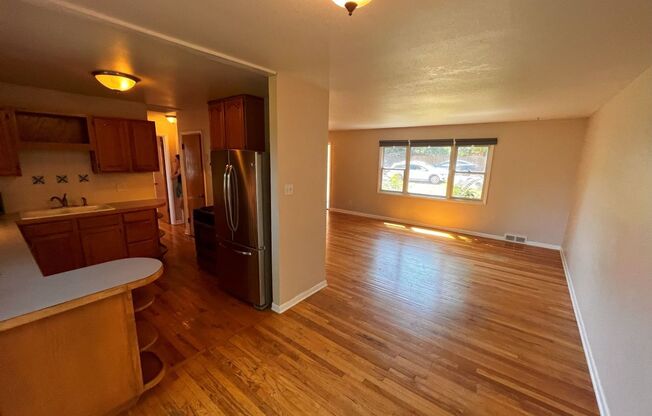 3 beds, 1 bath, $3,195