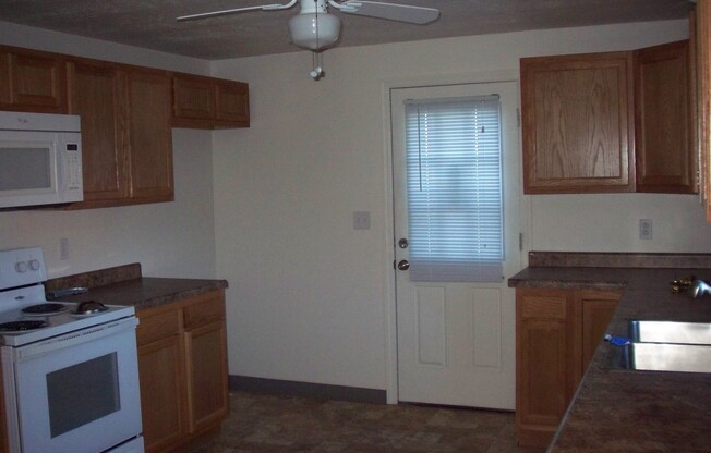 2 beds, 1.5 baths, $1,095