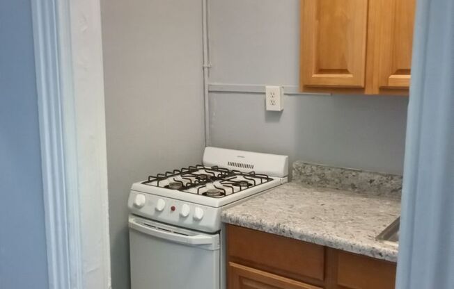 1 bed, 1 bath, 1 sqft, $875, Unit 614 Mulberry St Apt 2