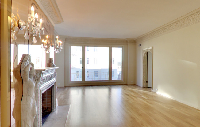 2090 Green Street (003r)
