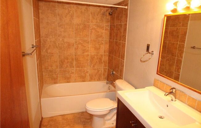 1 bed, 1 bath, $1,350, Unit #2054