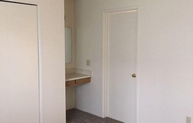 2 beds, 1 bath, $1,000, Unit 2