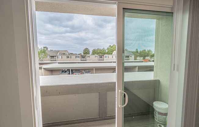 Lakeshore 2 Bedroom Condo for Rent in Valencia – Fully Renovated and Move-In Ready!
