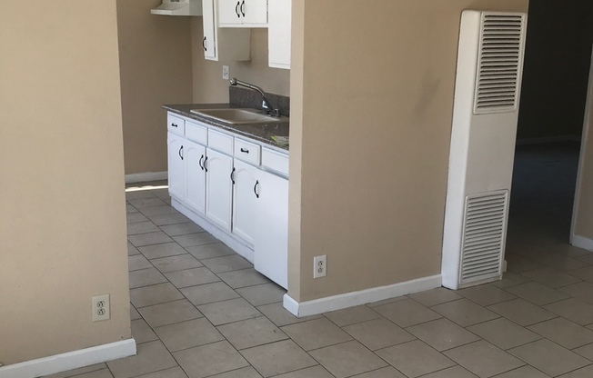 2 beds, 1 bath, $2,695, Unit 1