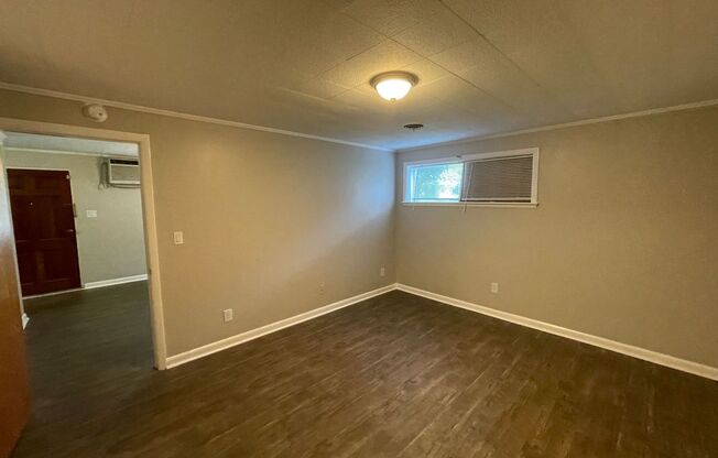 1 bed, 1 bath, 628 sqft, $795, Unit 1125 Scottsdale Drive Unit 15