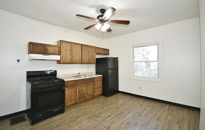 3 beds, 1 bath, $1,150