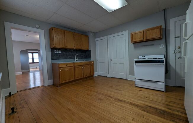 2 beds, 1 bath, $1,250