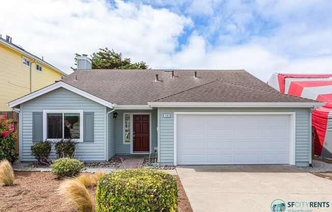 Pacifica: Newly Renovated Single Family Home 2.5 Blocks from Beach