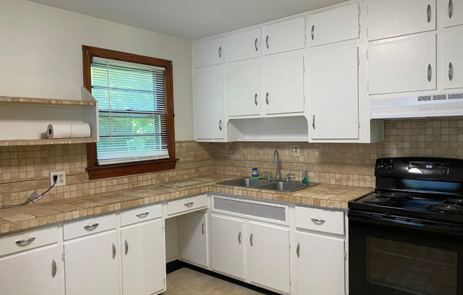 Charming 2 Bed / 1 Bath Cape Cod in Camp Taylor