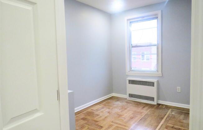 387 E 54 ST