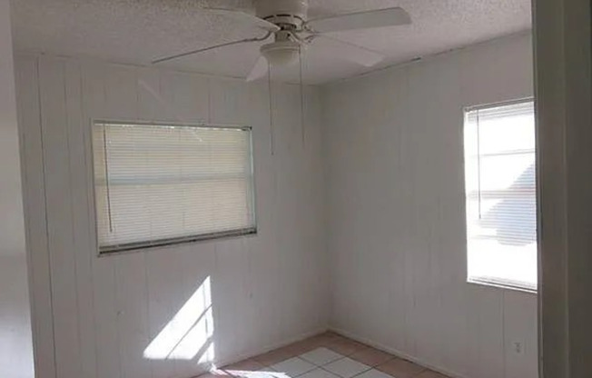 2 beds, 1 bath, 840 sqft, $1,595