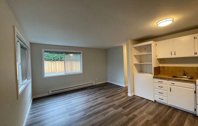 515 16th Ave W, Kirkland WA 98033 -