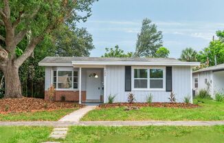 2 Bedroom, 1 Bathroom Home for Rent in St Petersburg!